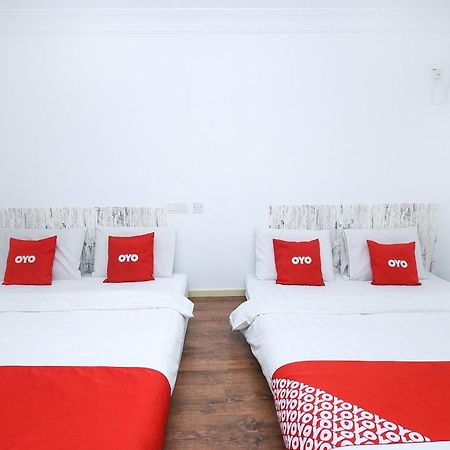 Oyo 90820 River Inn Miri Bagian luar foto