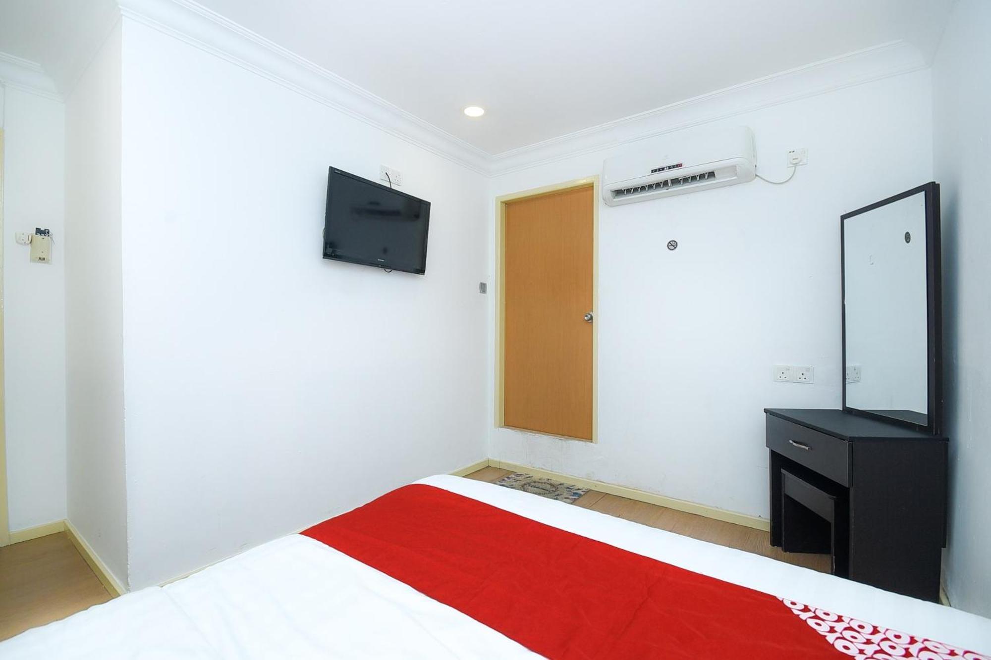 Oyo 90820 River Inn Miri Bagian luar foto