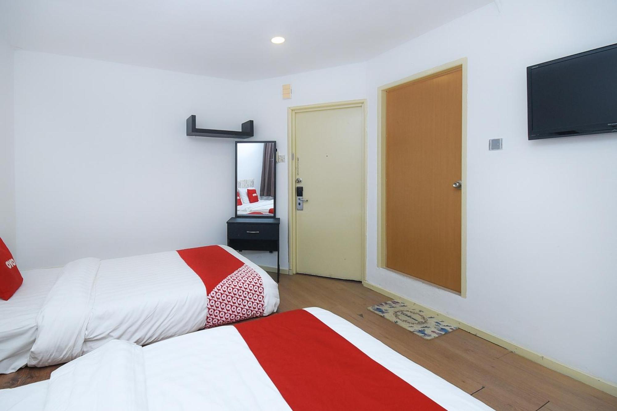 Oyo 90820 River Inn Miri Bagian luar foto