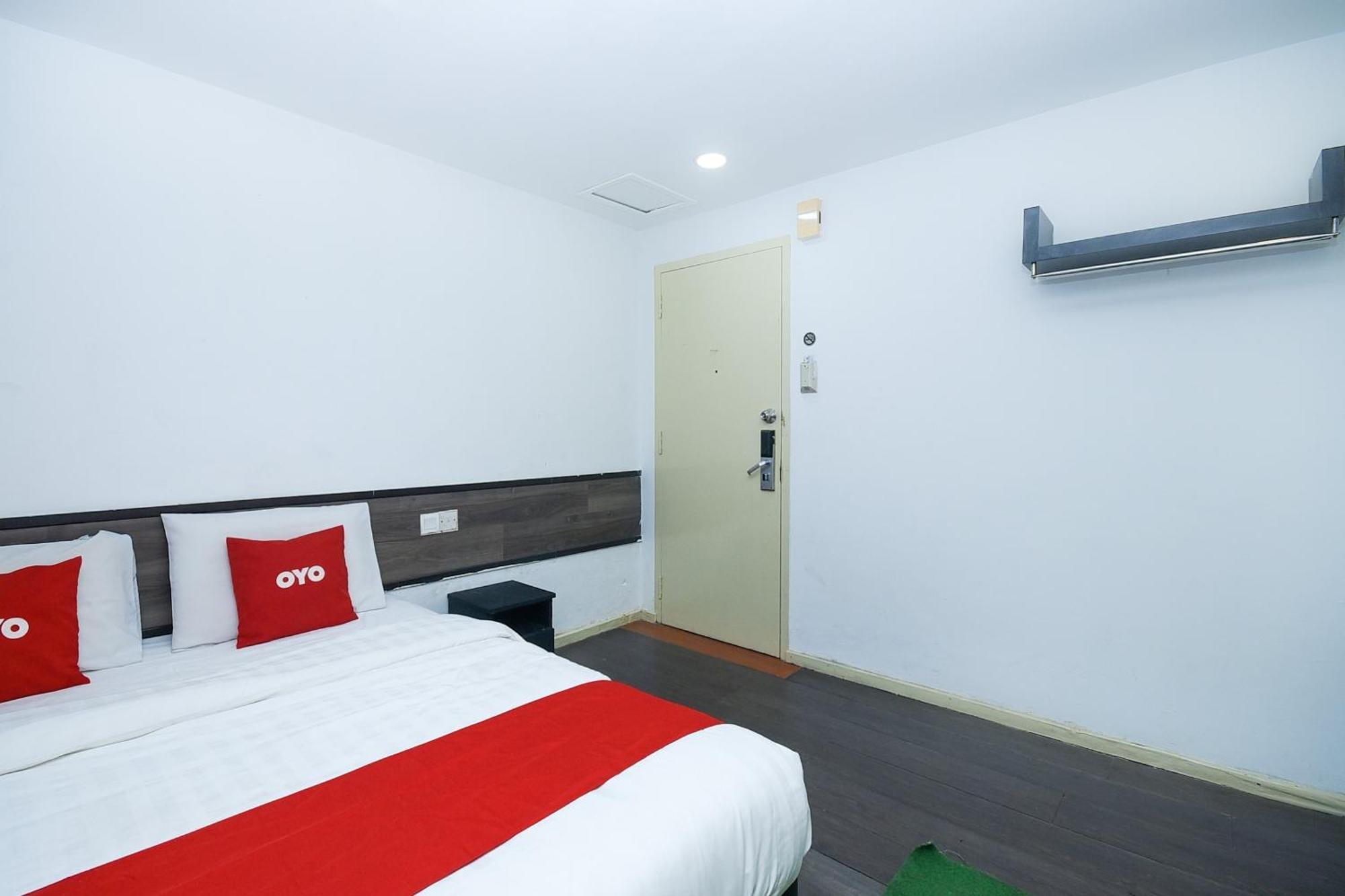 Oyo 90820 River Inn Miri Bagian luar foto