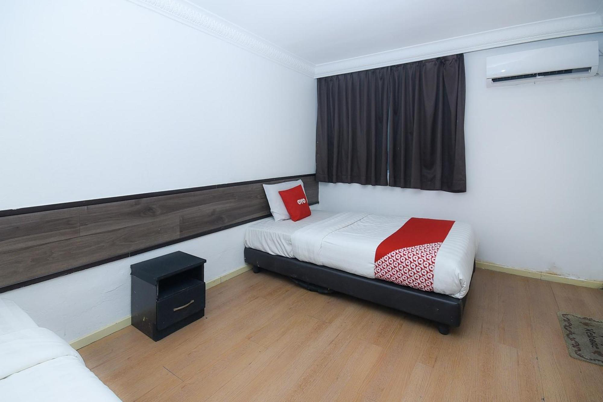 Oyo 90820 River Inn Miri Bagian luar foto