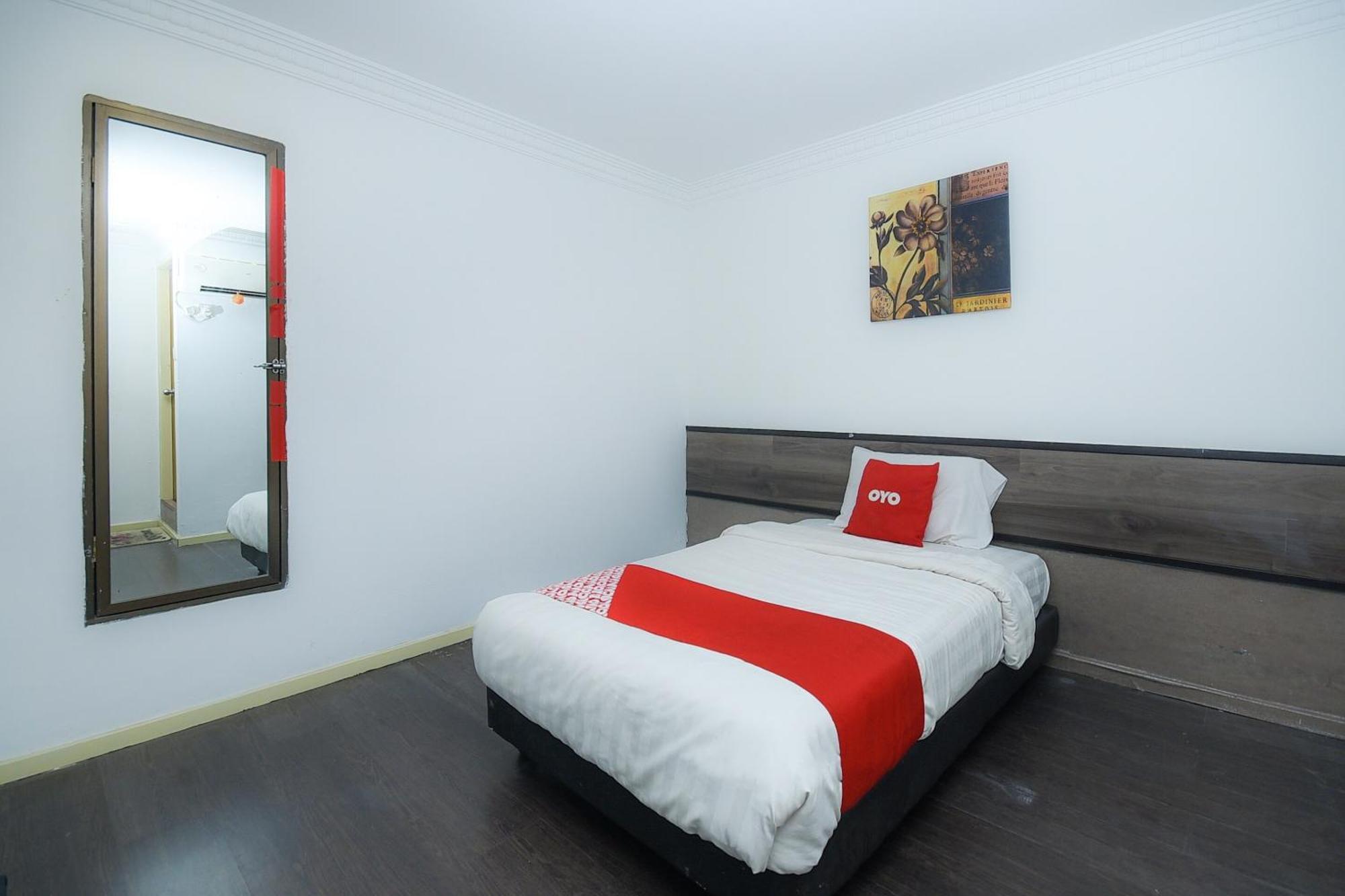 Oyo 90820 River Inn Miri Bagian luar foto