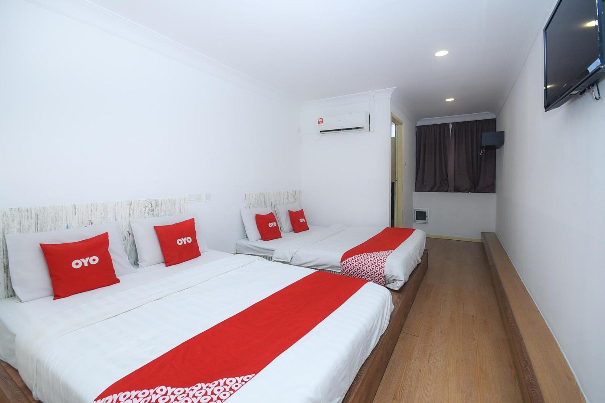 Oyo 90820 River Inn Miri Bagian luar foto