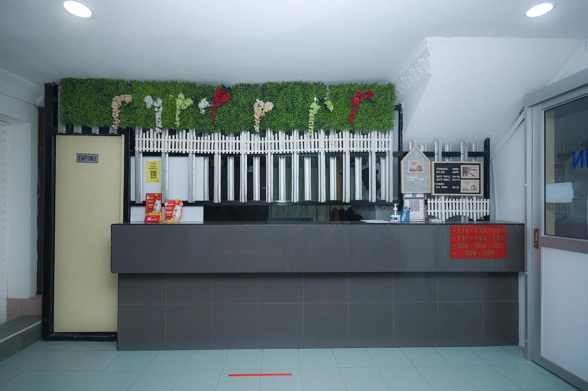 Oyo 90820 River Inn Miri Bagian luar foto