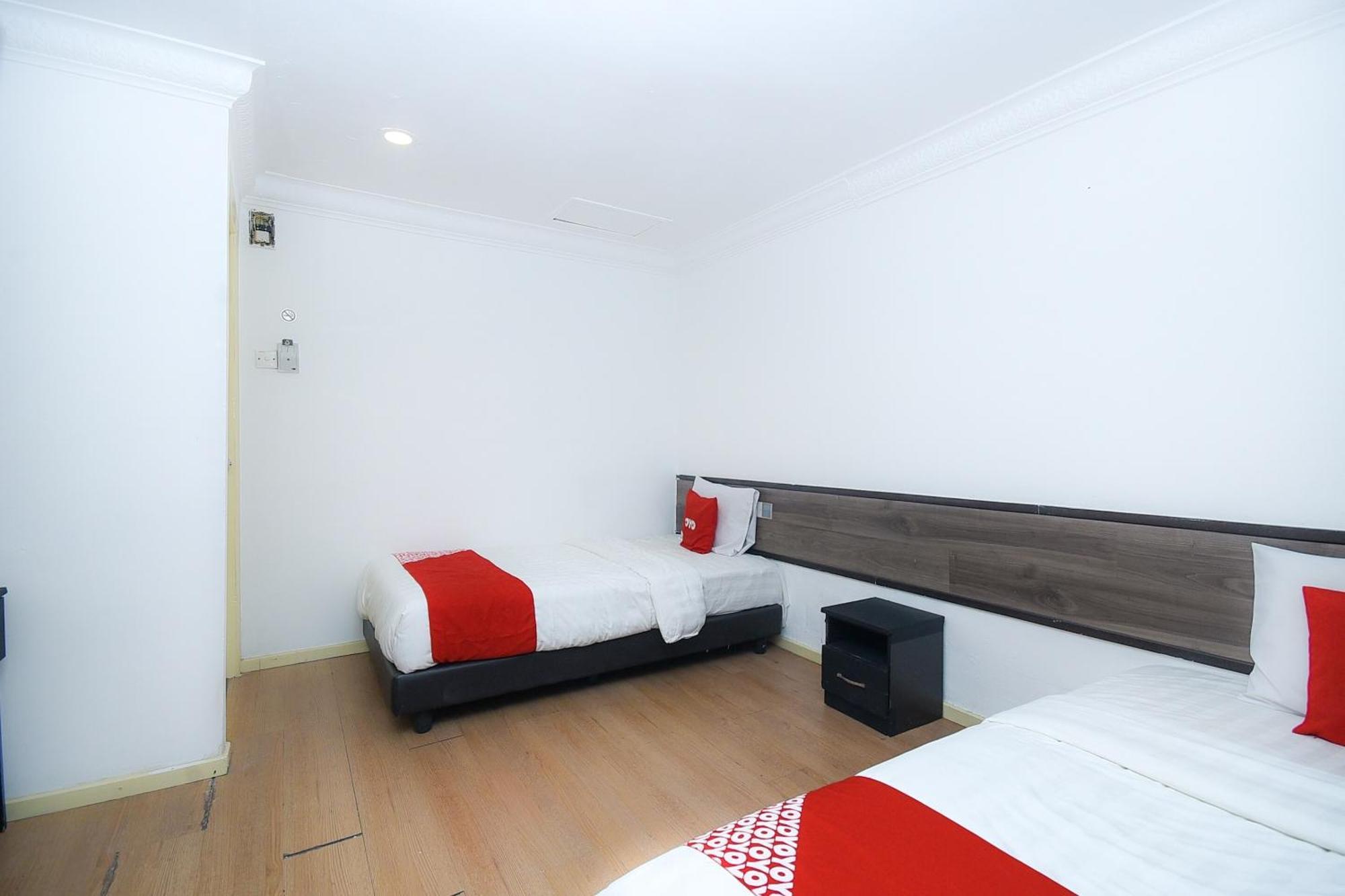 Oyo 90820 River Inn Miri Bagian luar foto