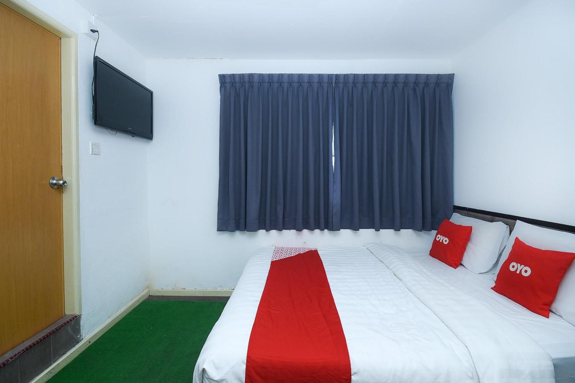 Oyo 90820 River Inn Miri Bagian luar foto