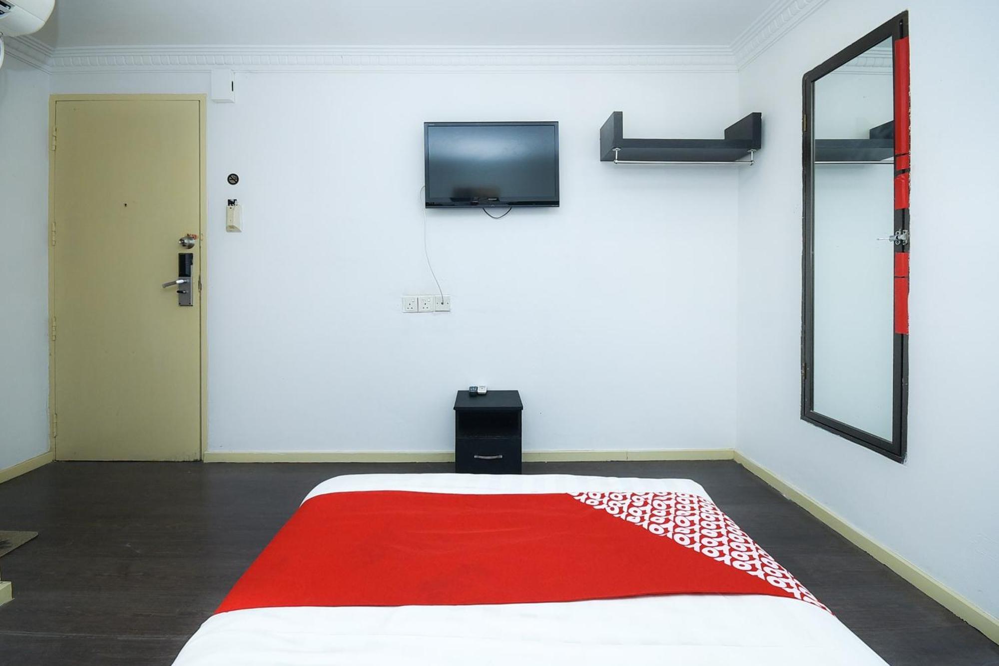 Oyo 90820 River Inn Miri Bagian luar foto