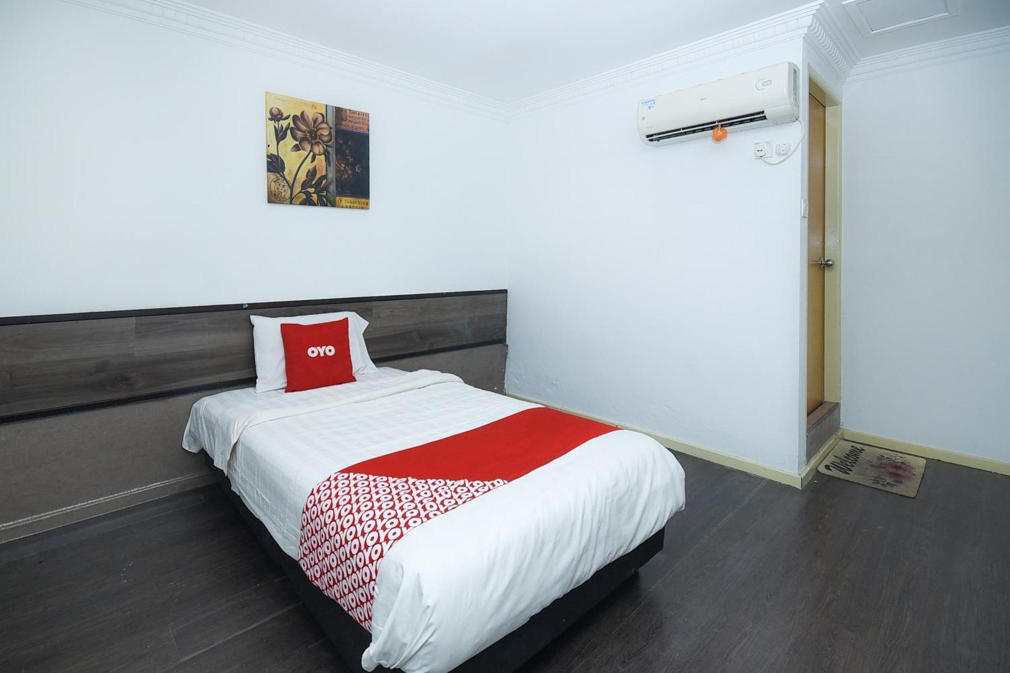 Oyo 90820 River Inn Miri Bagian luar foto