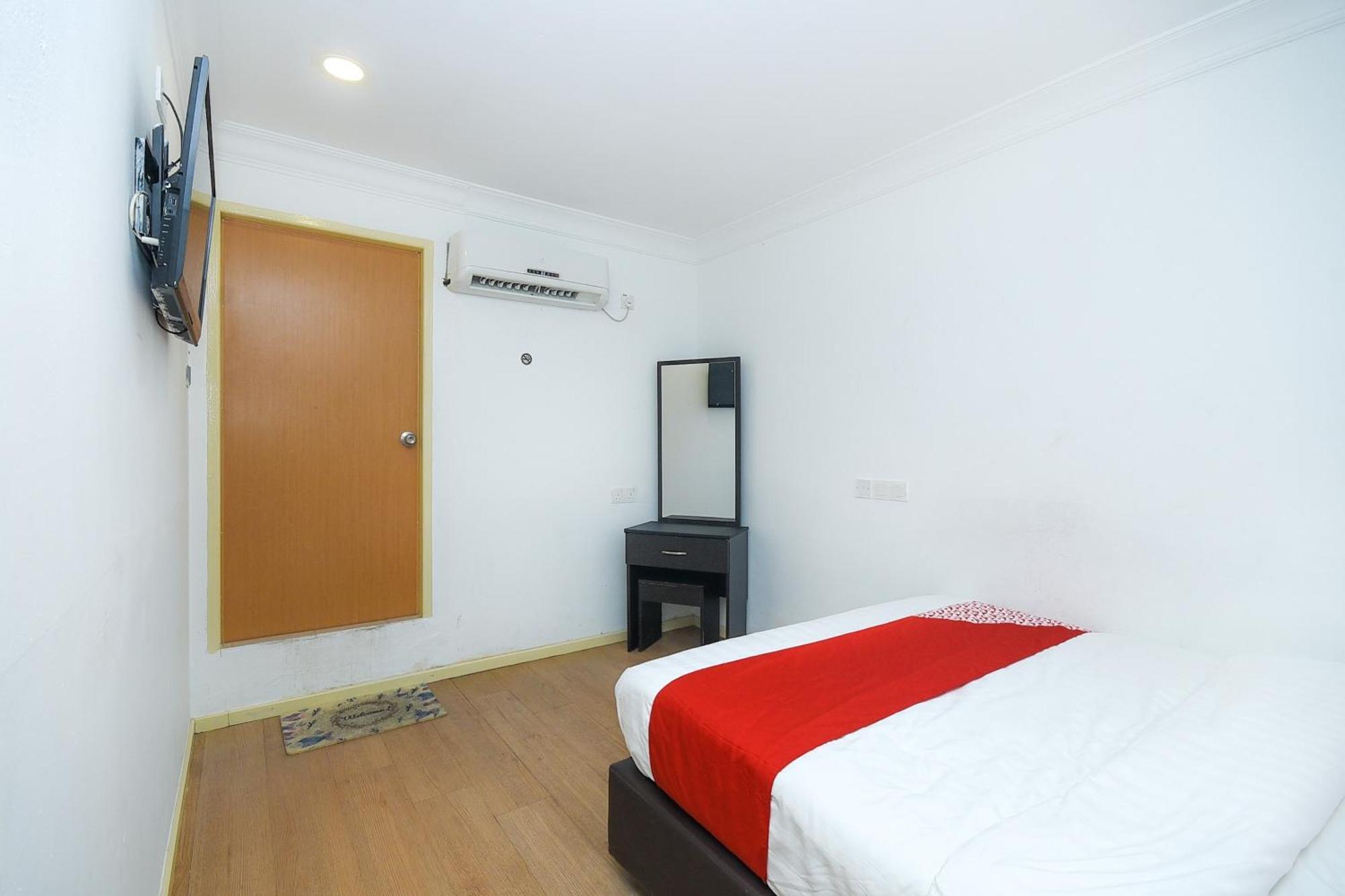 Oyo 90820 River Inn Miri Bagian luar foto