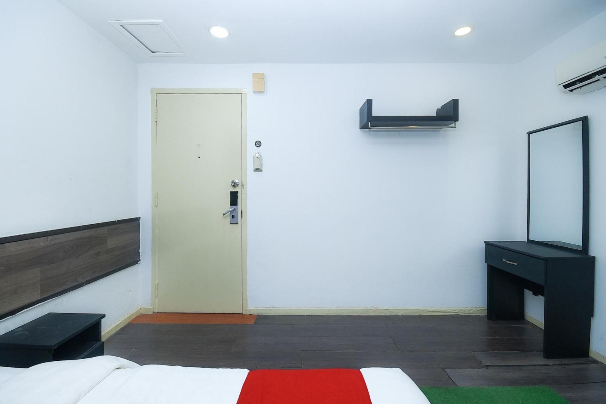 Oyo 90820 River Inn Miri Bagian luar foto