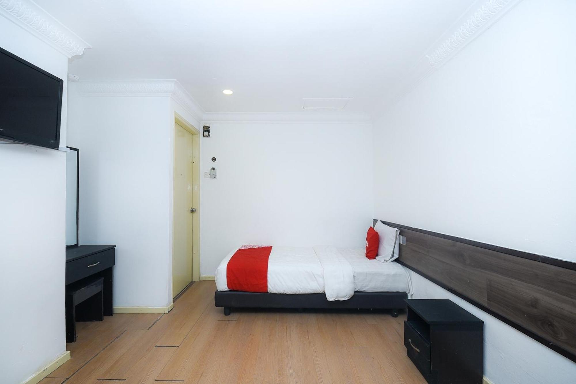 Oyo 90820 River Inn Miri Bagian luar foto