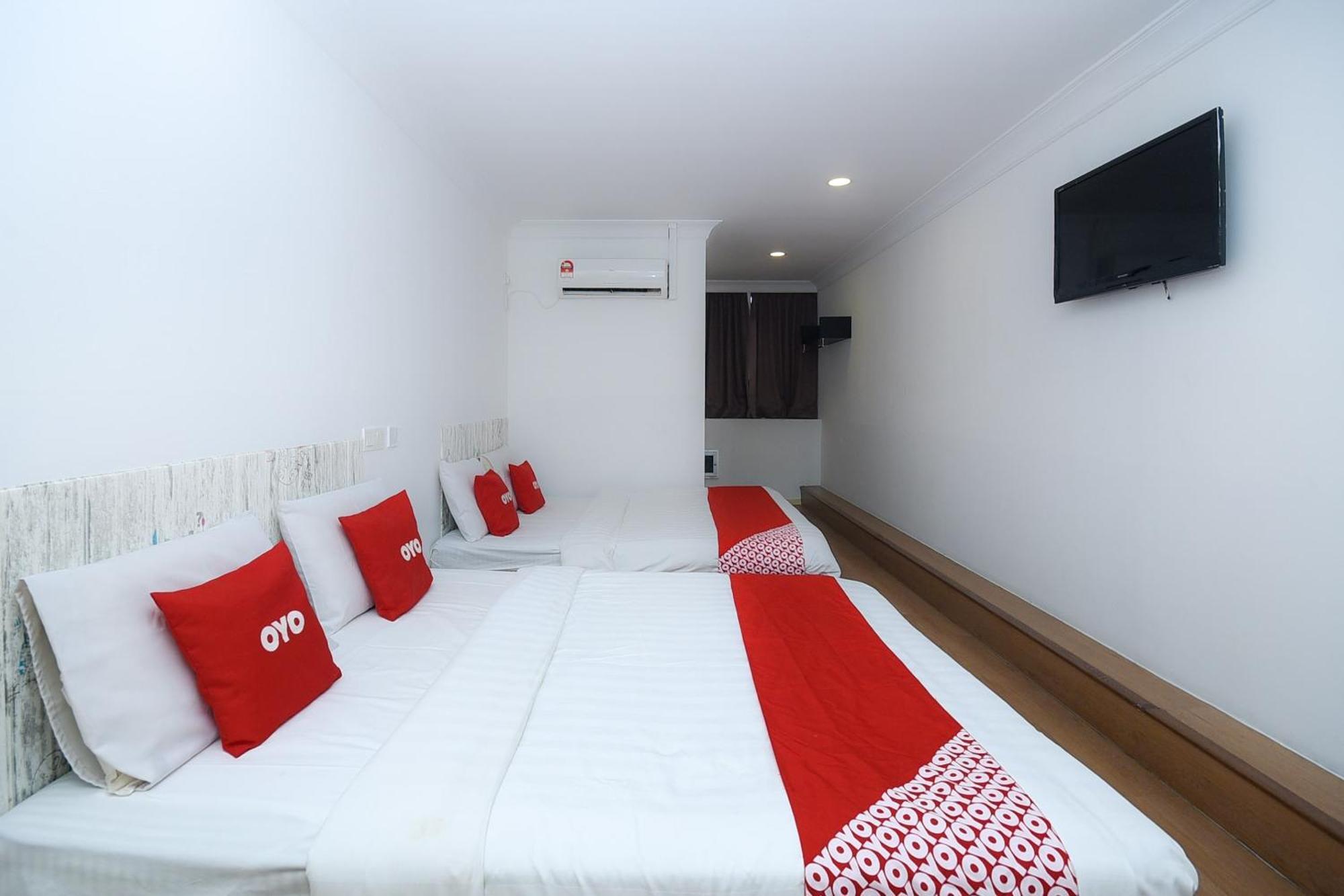 Oyo 90820 River Inn Miri Bagian luar foto