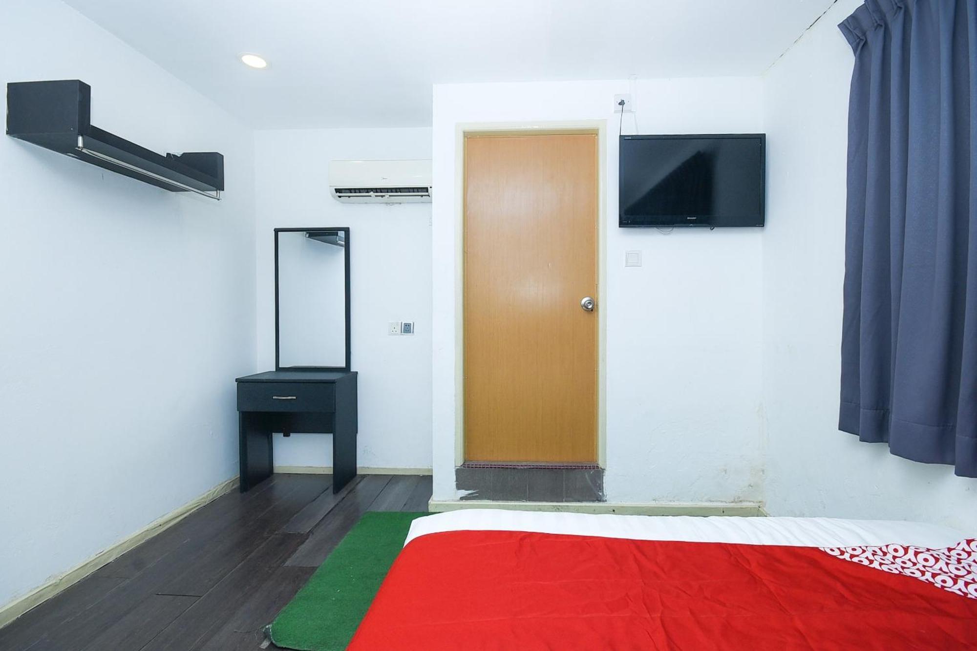 Oyo 90820 River Inn Miri Bagian luar foto