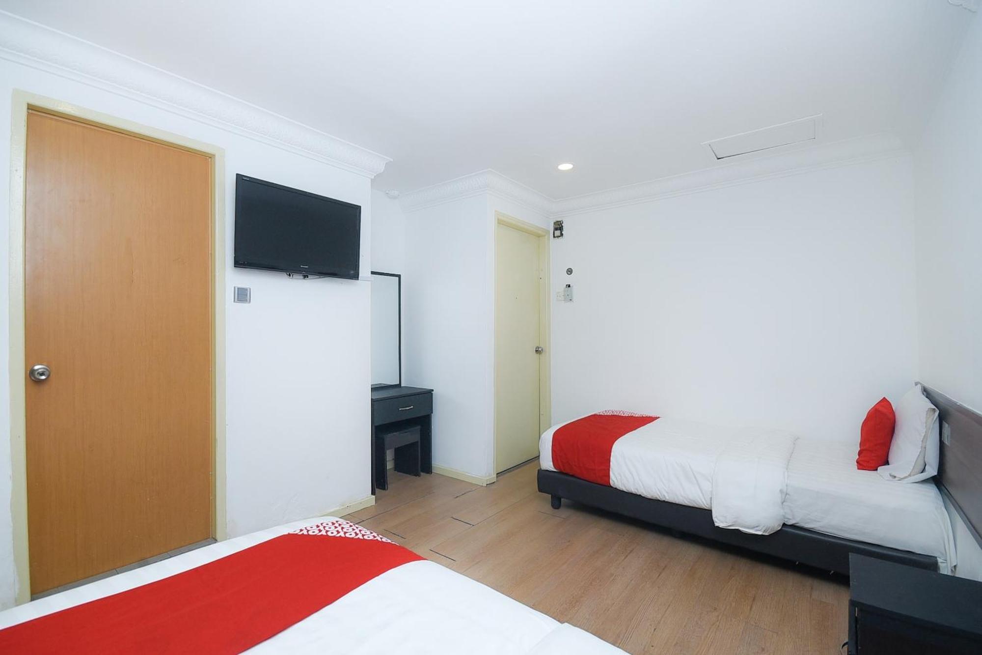 Oyo 90820 River Inn Miri Bagian luar foto