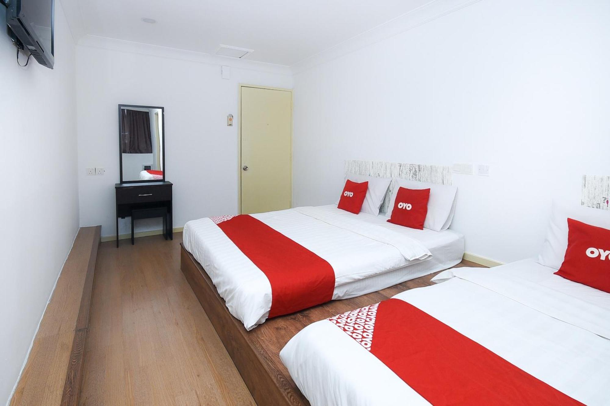 Oyo 90820 River Inn Miri Bagian luar foto