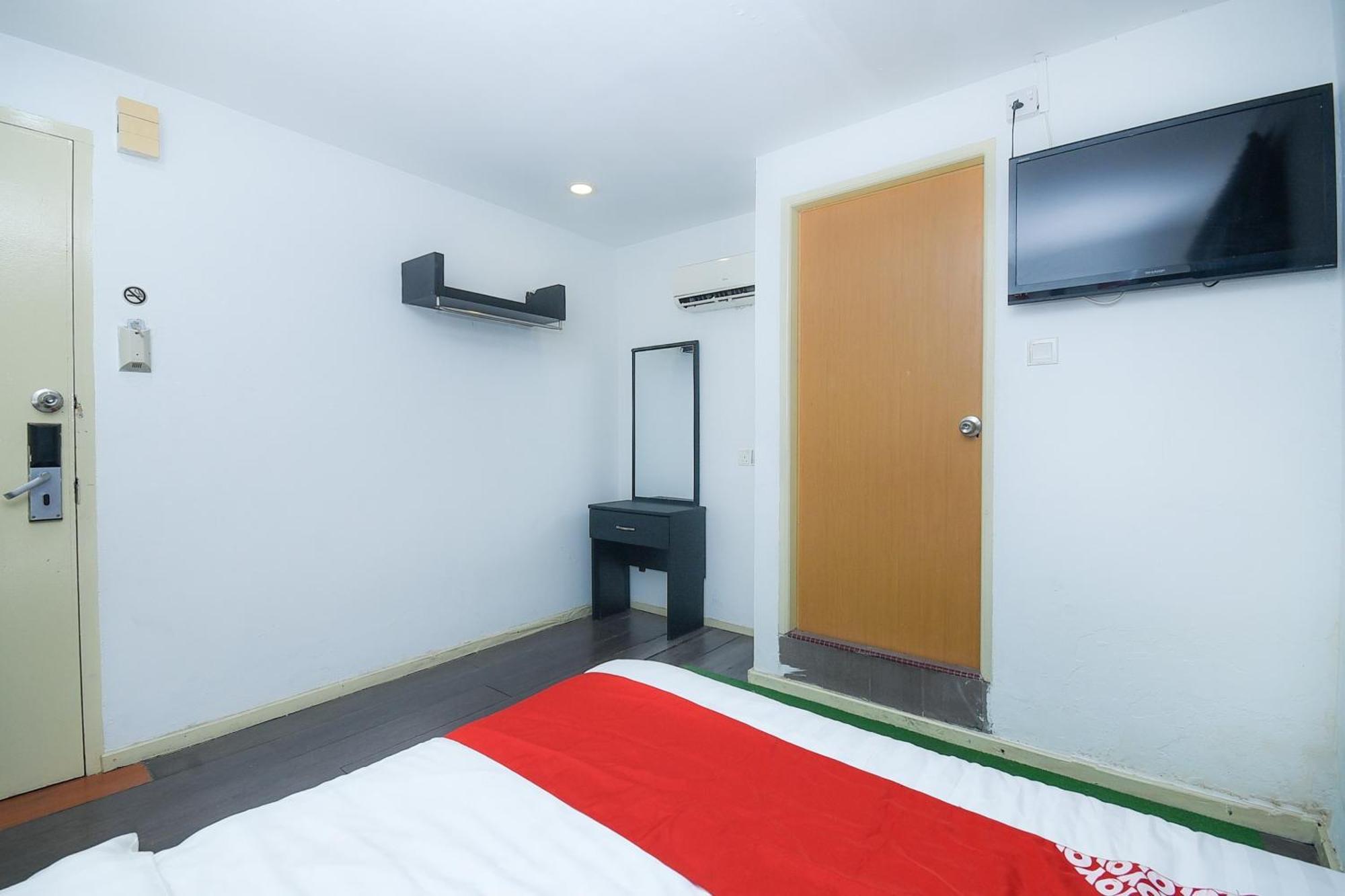 Oyo 90820 River Inn Miri Bagian luar foto