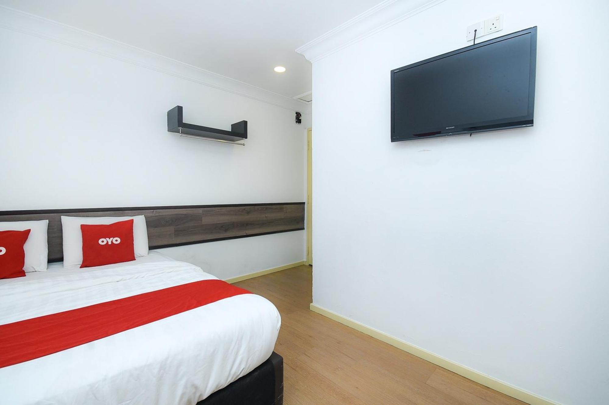 Oyo 90820 River Inn Miri Bagian luar foto