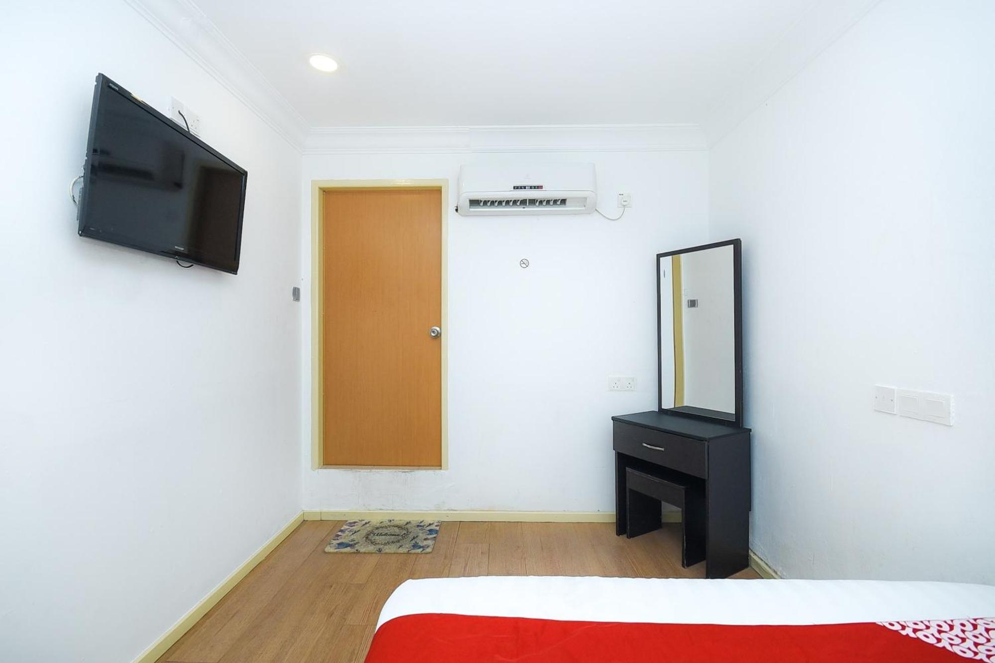 Oyo 90820 River Inn Miri Bagian luar foto