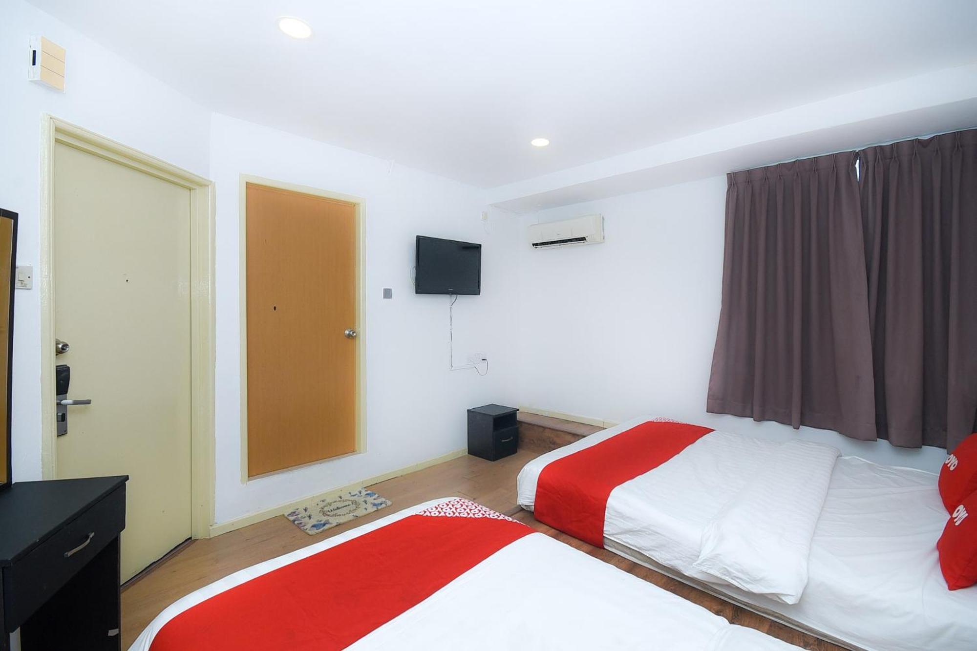Oyo 90820 River Inn Miri Bagian luar foto