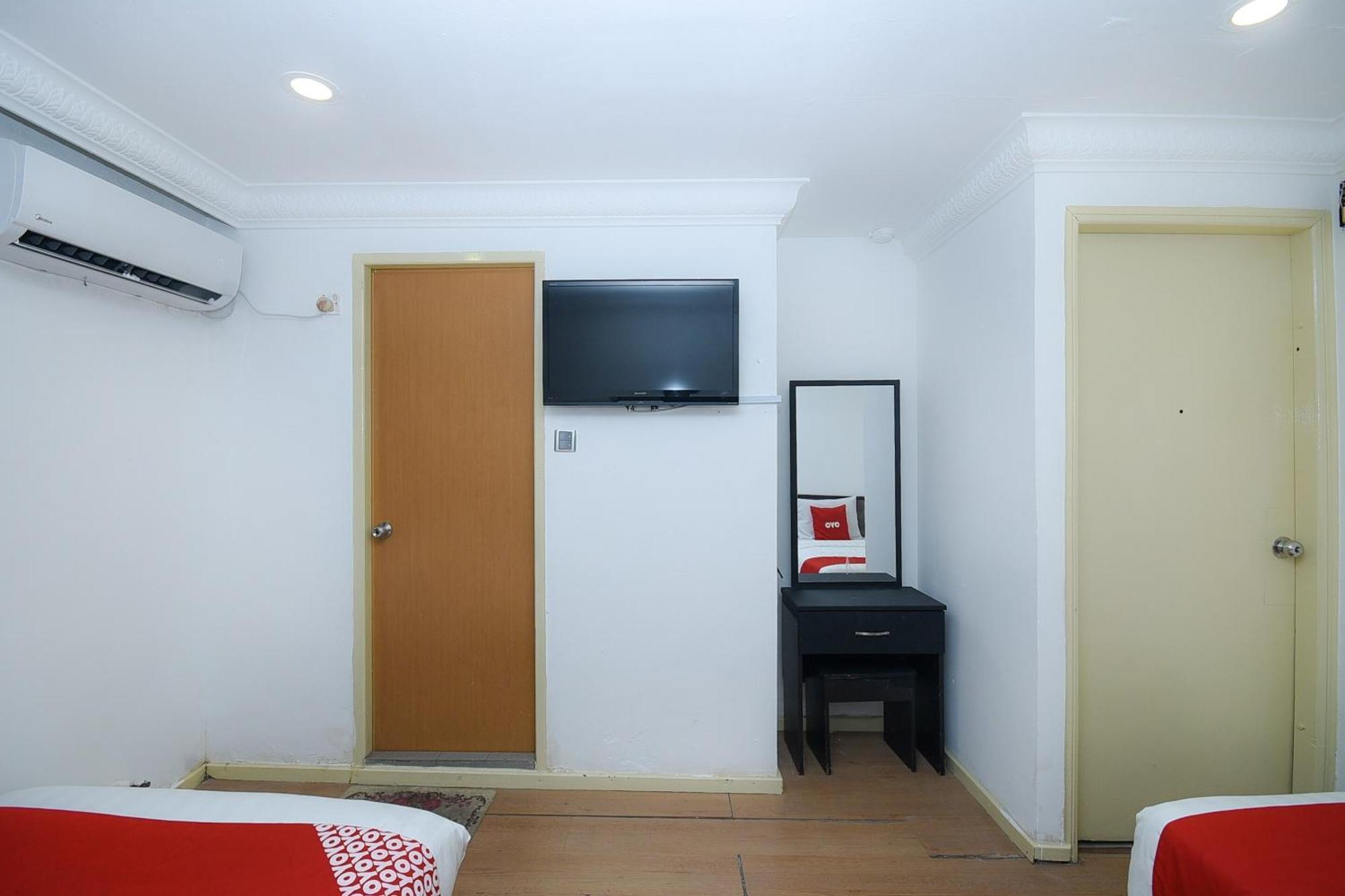 Oyo 90820 River Inn Miri Bagian luar foto