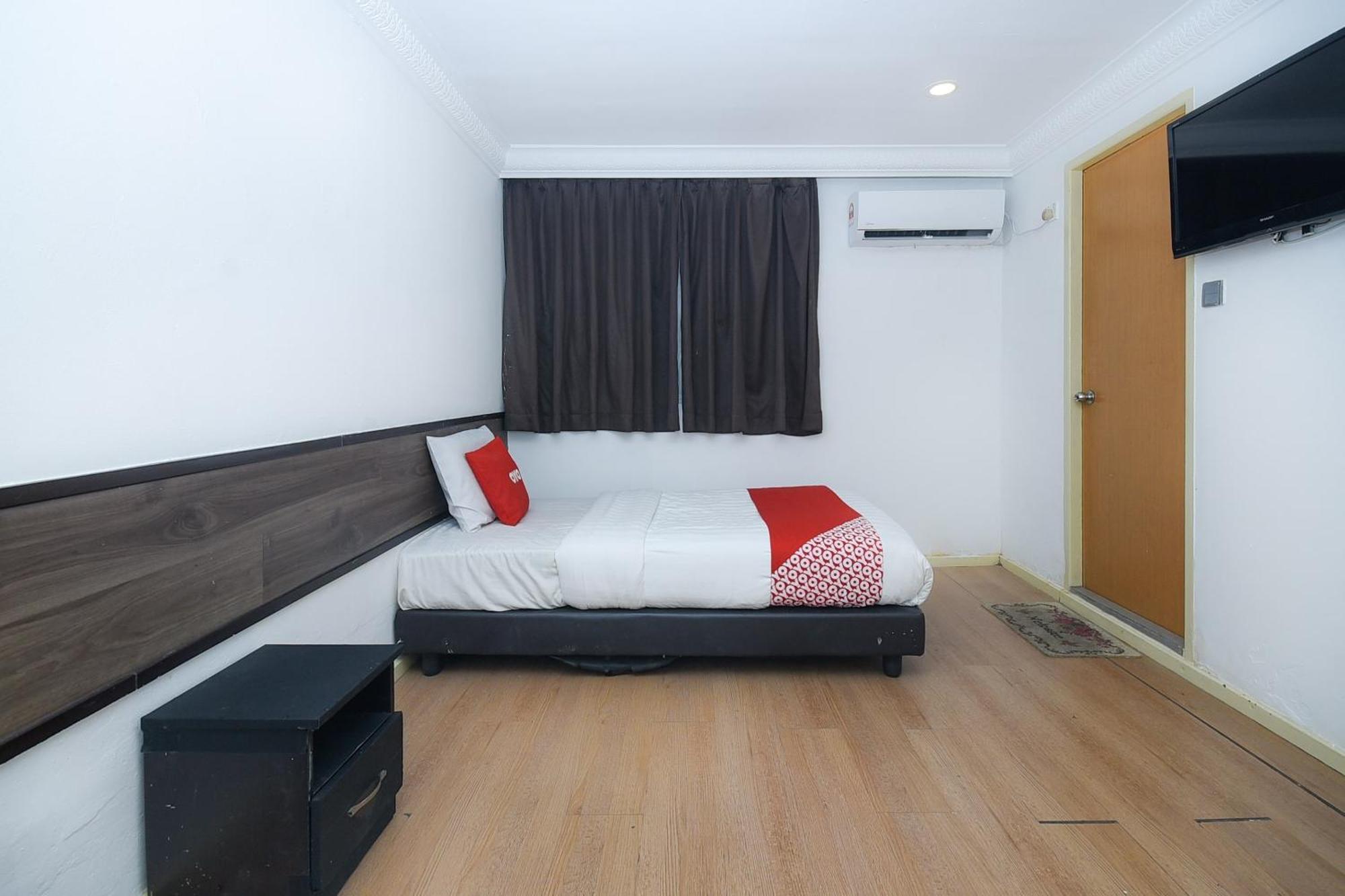 Oyo 90820 River Inn Miri Bagian luar foto