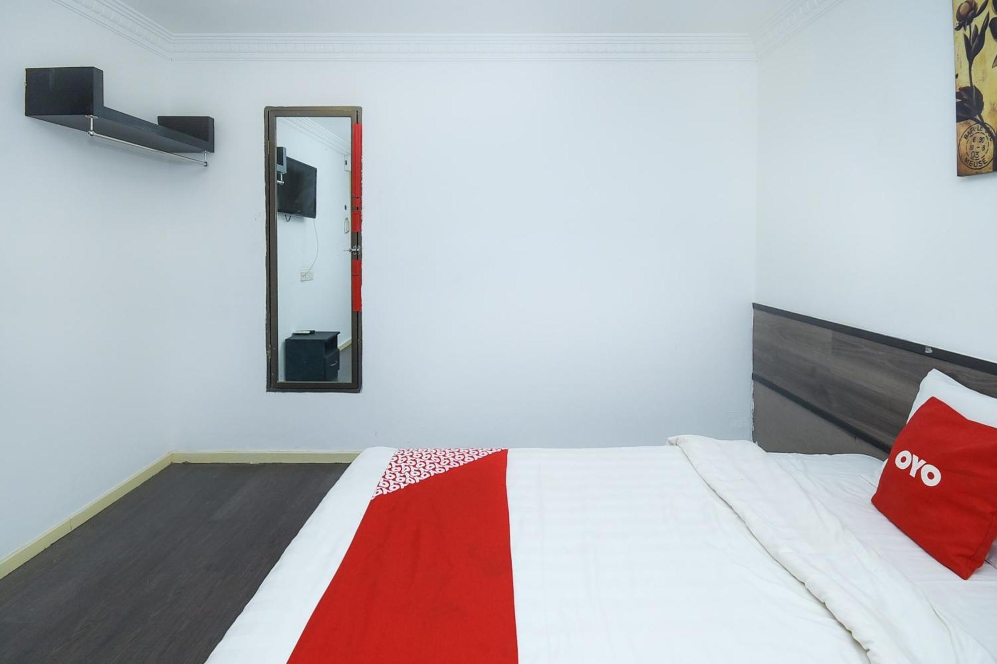 Oyo 90820 River Inn Miri Bagian luar foto