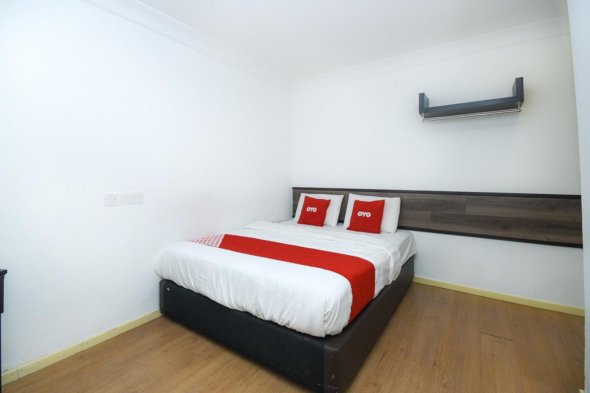 Oyo 90820 River Inn Miri Bagian luar foto