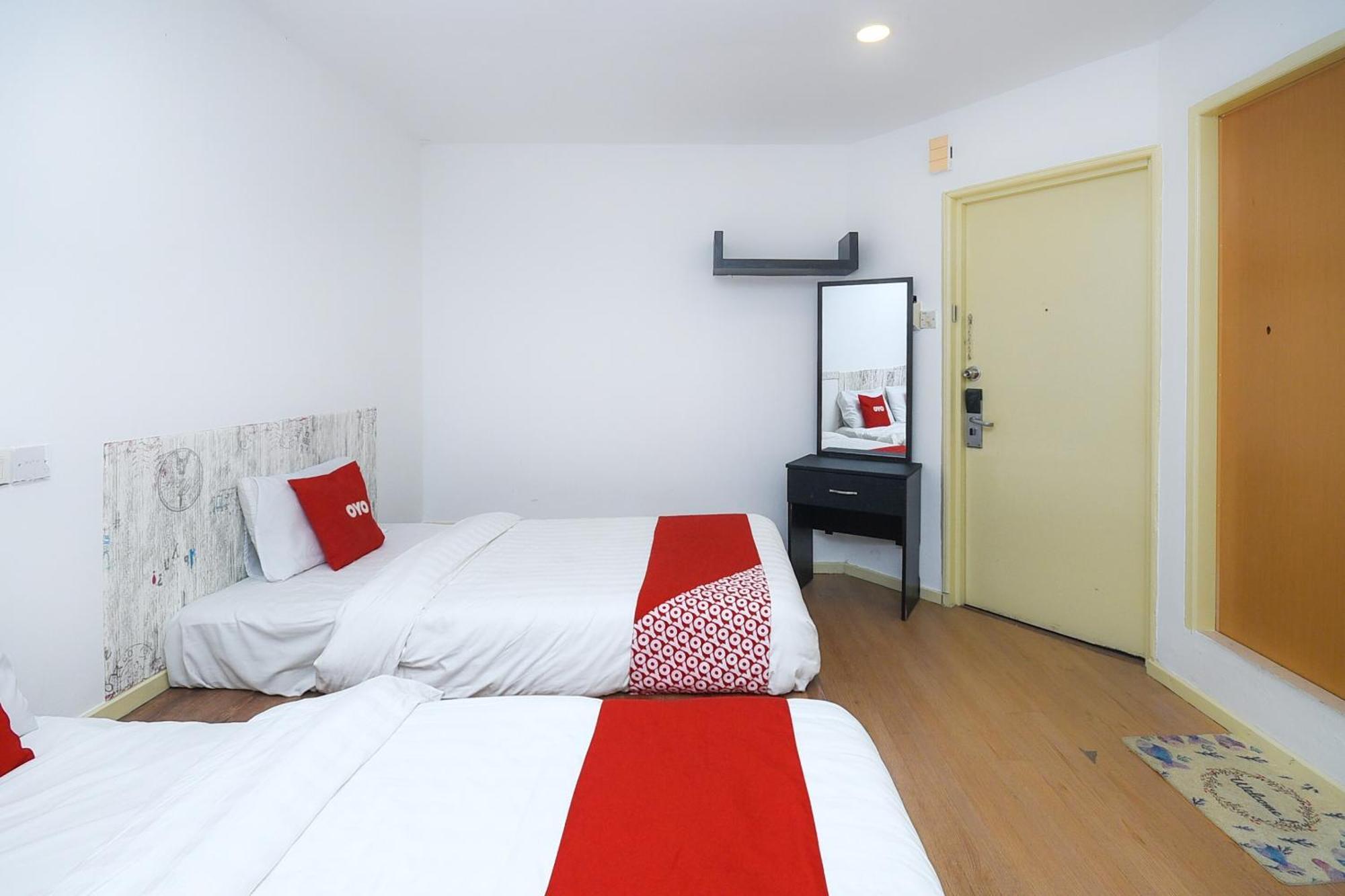 Oyo 90820 River Inn Miri Bagian luar foto