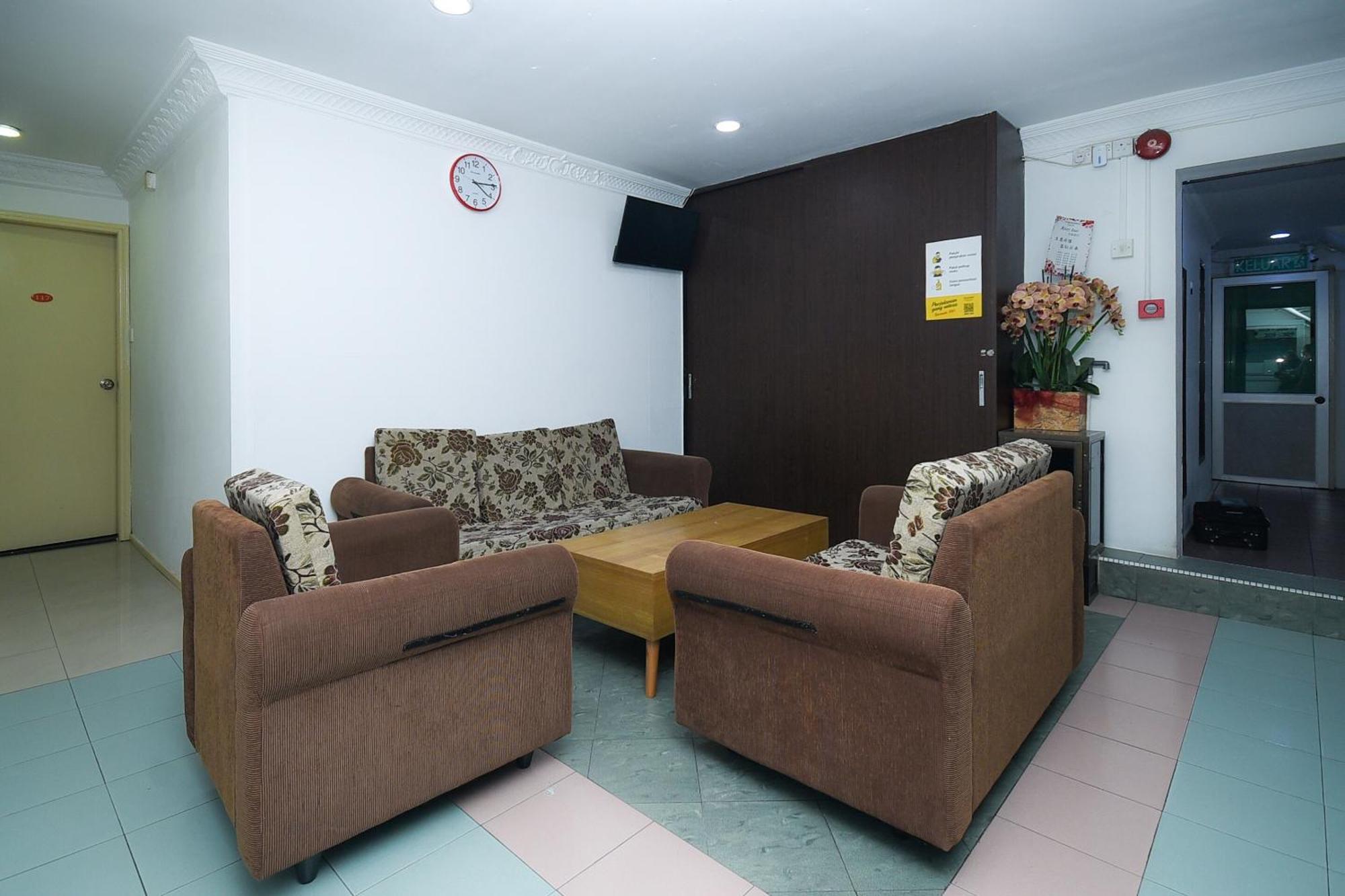 Oyo 90820 River Inn Miri Bagian luar foto