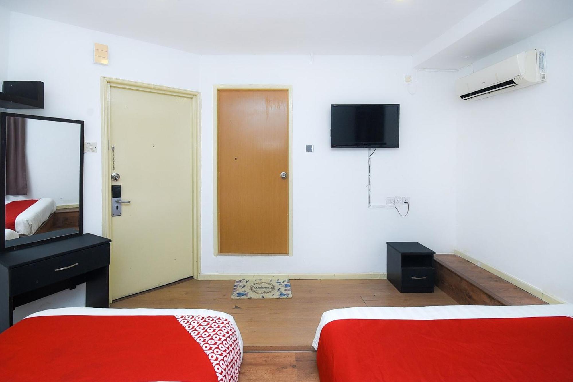Oyo 90820 River Inn Miri Bagian luar foto
